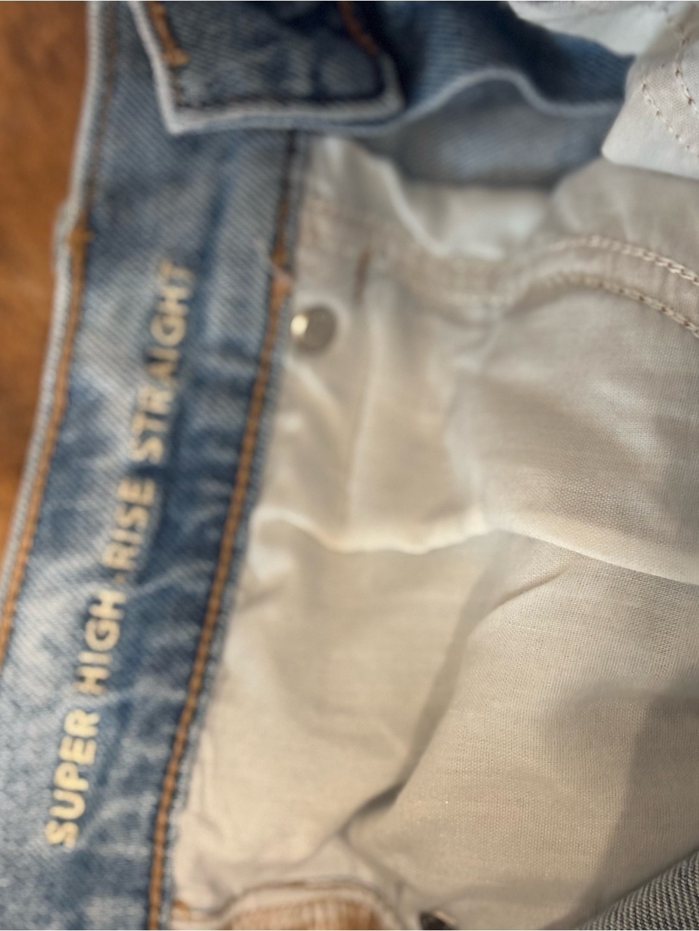 American Eagle Outfitters Light Wash Straight Leg Jeans - Picture 2 of 2